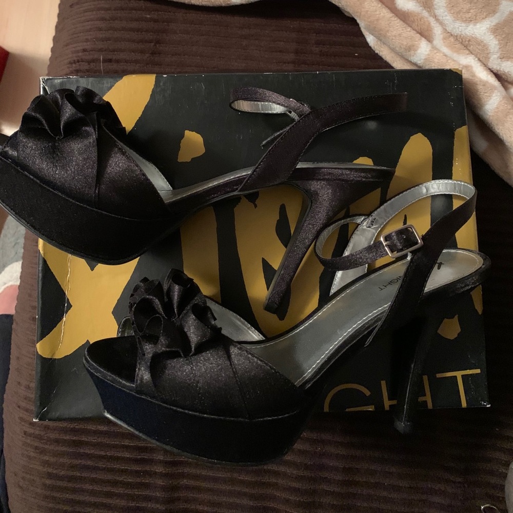 Sz 9 black heels